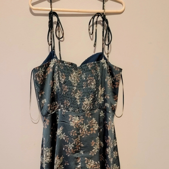 Satin Green Midi Dress size small - Picture 2 of 5